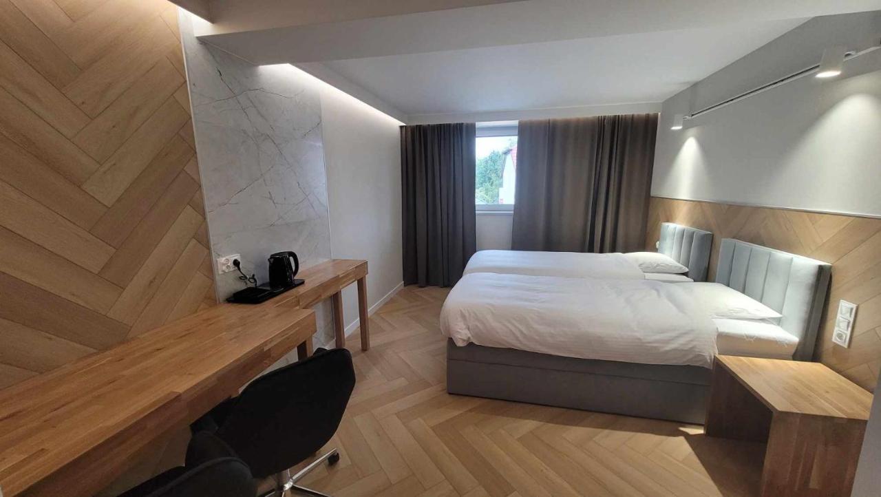Hotel & Restauracja Wroblewscy Karniewo Kültér fotó