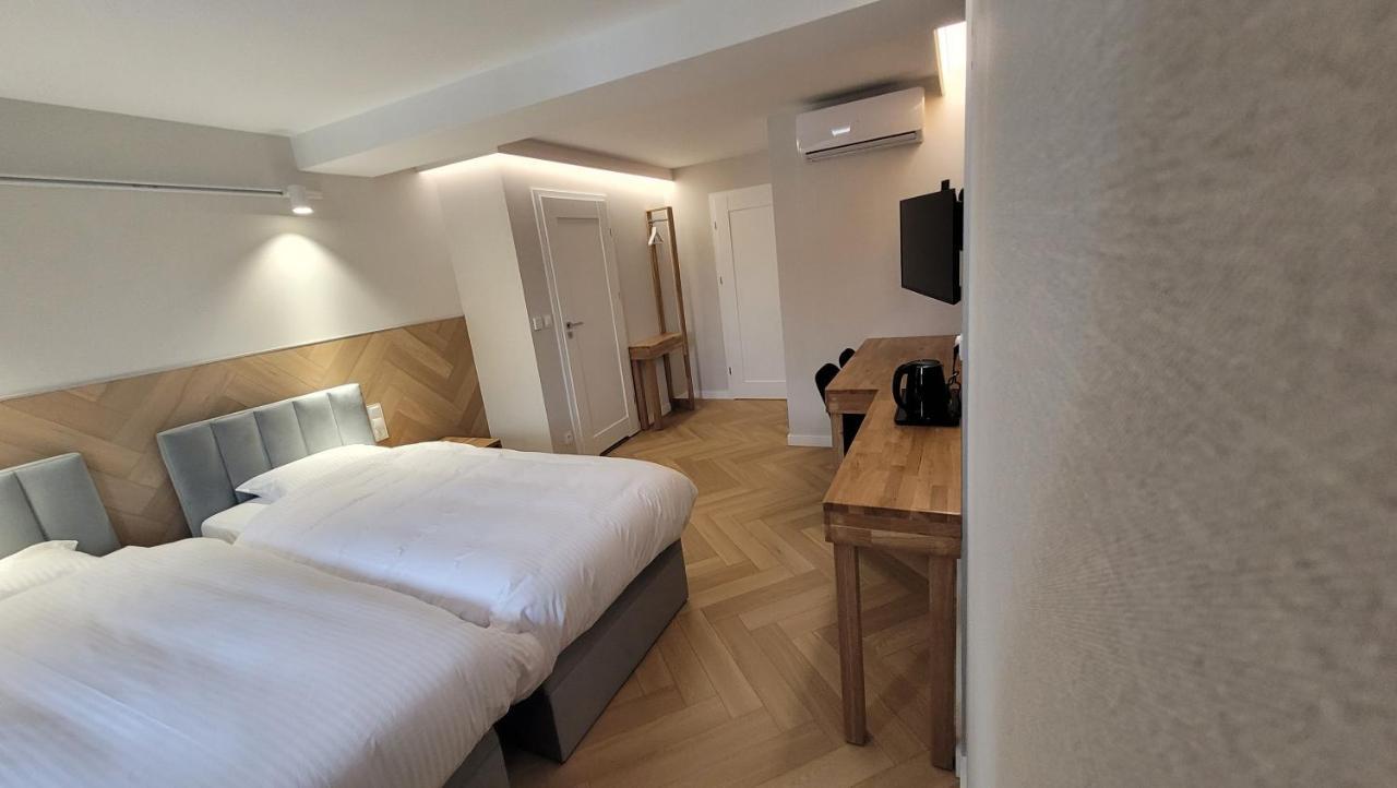 Hotel & Restauracja Wroblewscy Karniewo Kültér fotó